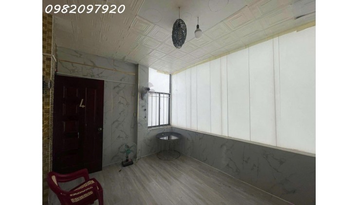 Cần bán nhà phố Nguyễn Tất Thành Q4 có dòng tiền 10tr/ tháng